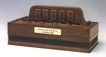 Reproduction of Demian's first akkordion
